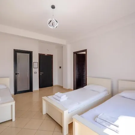 La Luna Hotel